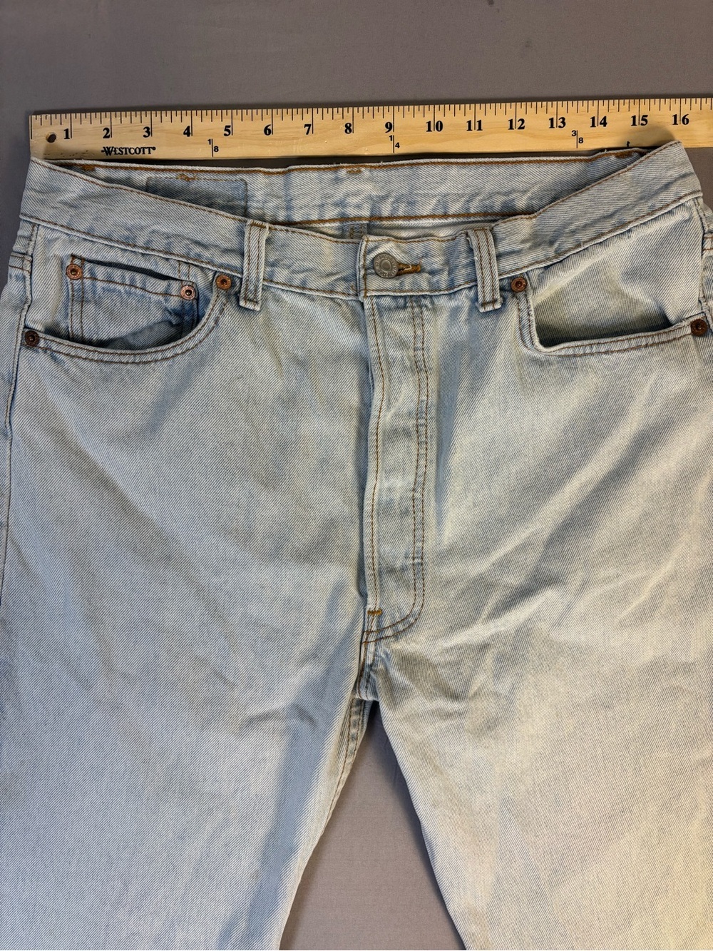 Stunning Vintage Levi’s Denim 501’s. 1992. Size 32. Perfectly broken in. - Picture 3 of 11